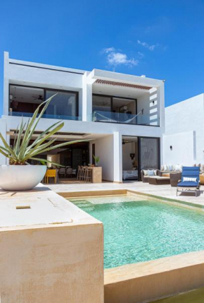 New Luxury Beachfront house!